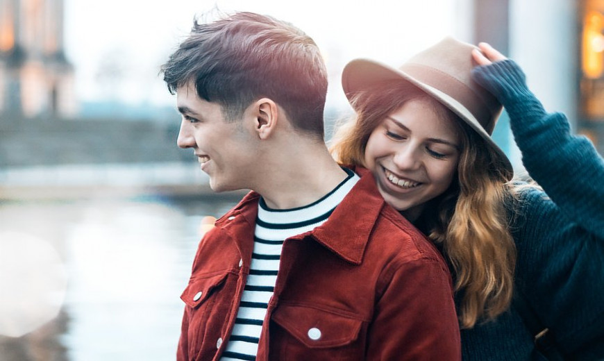 Como ligar con una chica en una página de citas, trucos, claves y consejos